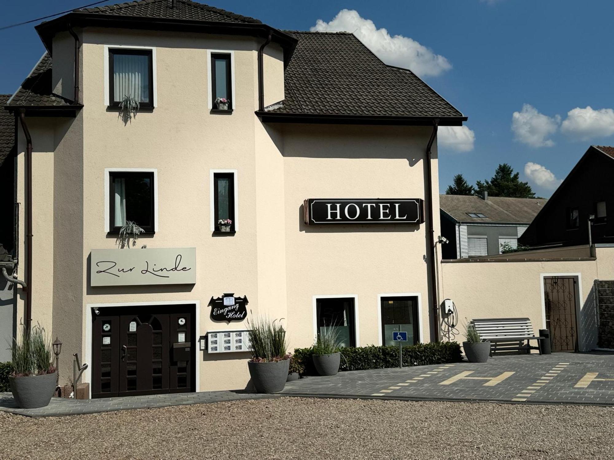 Hotel Zur Linde Sarrelouis Extérieur photo